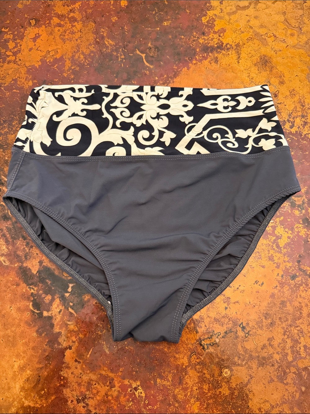 Tara Grinna RA213 style bottoms gray scroll size 8